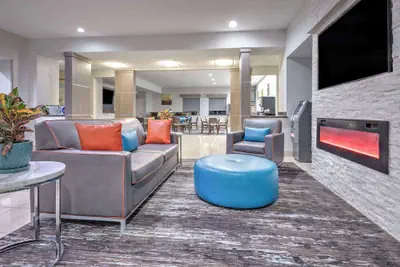 Photo 5 - La Quinta Inn & Suites by Wyndham Alvarado