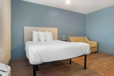Photo 5 - Studio 6 Extended Stay Fort Myers FL