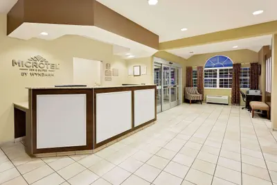 Photo 2 - Microtel Inn & Suites by Wyndham Prairie du Chien