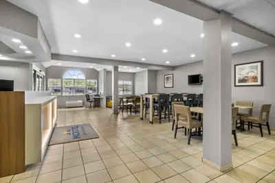 Photo 3 - Microtel Inn & Suites by Wyndham Prairie du Chien
