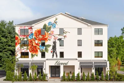Photo 2 - Elwood Hotel & Suites