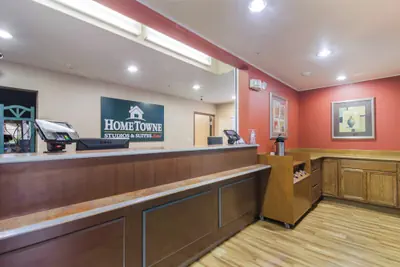 Photo 4 - HomeTowne Studios & Suites by Red Roof Bentonville