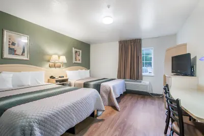 Photo 5 - HomeTowne Studios & Suites by Red Roof Bentonville