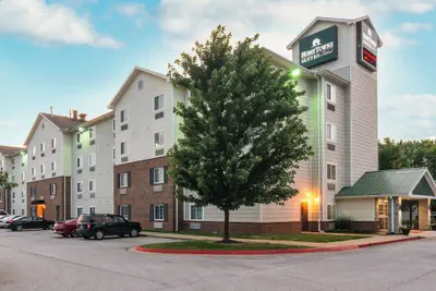 Photo 2 - HomeTowne Studios & Suites by Red Roof Bentonville