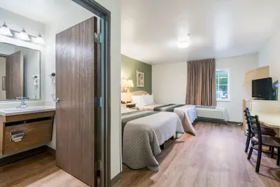 Photo 5 - HomeTowne Studios & Suites by Red Roof Bentonville