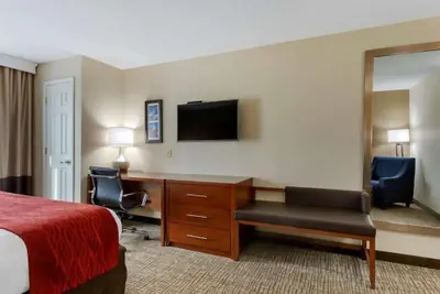 Photo 4 - Springplace Inn & Suites
