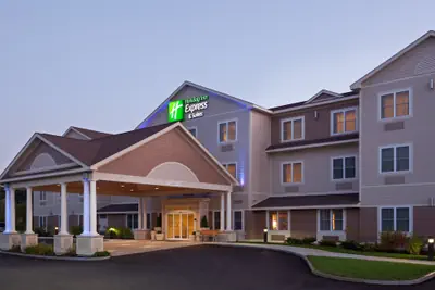 Photo 2 - Holiday Inn Express Hotel & Suites Tilton - Lakes Region by IHG