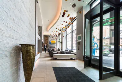 Photo 3 - Hotel Felix River North/Magnificent Mile