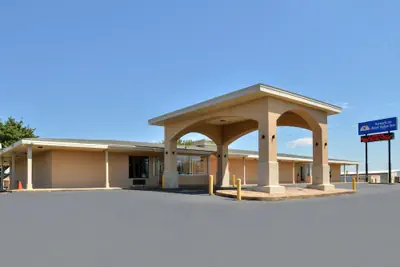 Photo 2 - Americas Best Value Inn Lubbock E