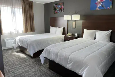 Photo 4 - Voyager Resort Inn