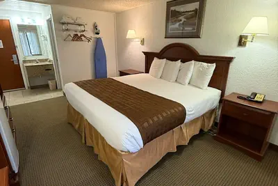 Photo 4 - Richland Inn & Suites