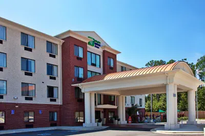 Photo 2 - Holiday Inn Express & Suites Ocean Springs by IHG