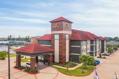 Photo 2 - La Quinta Inn & Suites by Wyndham Longview North