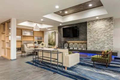 Photo 4 - Fairfield Inn & Suites by Marriott Greensboro Coliseum Area