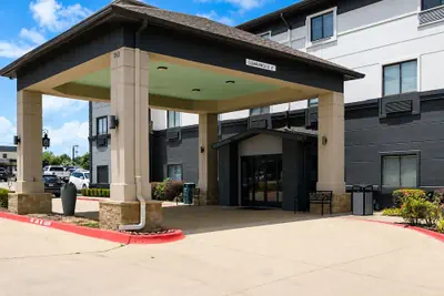 Photo 2 - Grander Inn & Suites by IHG