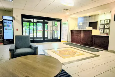 Photo 2 - Grander Inn & Suites by IHG