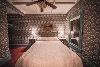Photo 5 - St. Elmo Hotel