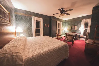 Photo 4 - St. Elmo Hotel