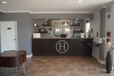 Photo 4 - Harbor Inn & Suites