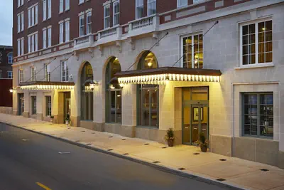 Photo 2 - Hotel Julien Dubuque