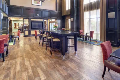 Photo 4 - Hampton Inn & Suites Decatur