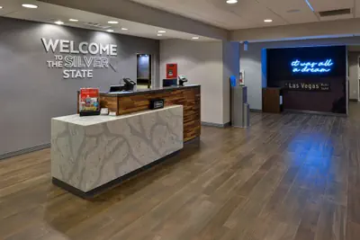 Photo 5 - Hampton Inn & Suites Las Vegas Airport