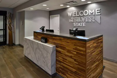 Photo 4 - Hampton Inn & Suites Las Vegas Airport