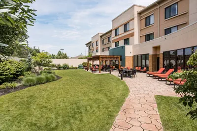 Photo 2 - Courtyard Marriott Lafayette