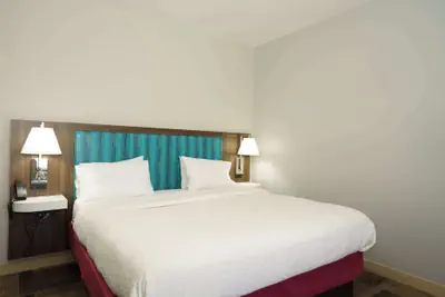 Photo 4 - Hampton Inn Garden City