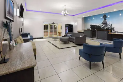 Photo 4 - La Quinta Inn & Suites by Wyndham Deer Park