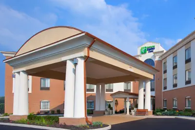 Photo 2 - Holiday Inn Express & Suites Akron Regional Airport Area by IHG