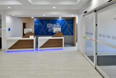 Photo 3 - Holiday Inn Express & Suites Carthage by IHG