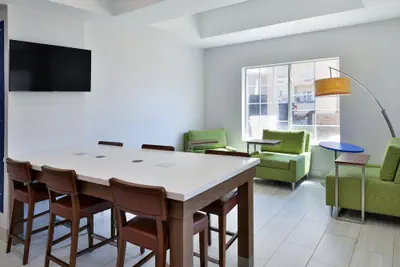 Photo 4 - Holiday Inn Express & Suites Carthage by IHG