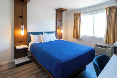 Photo 2 - Central Phoenix Hotel
