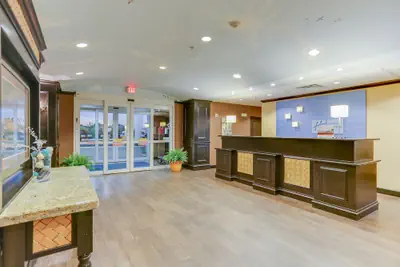 Photo 5 - Holiday Inn Express Hotel & Suites Huntsville by IHG