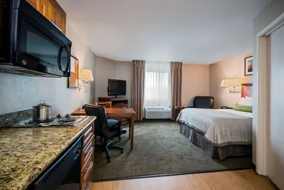 Photo 3 - Candlewood Suites Perrysburg by IHG