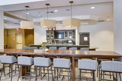 Photo 4 - Hilton Garden Inn Phoenix Airport North