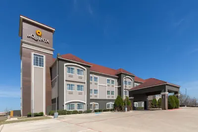 Photo 2 - La Quinta Inn & Suites by Wyndham Kyle - Austin South