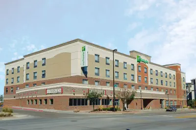 Photo 2 - Holiday Inn Omaha Downtown - Waterpark by IHG