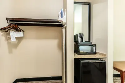 Photo 3 - Red Lion Inn & Suites Mineral Wells