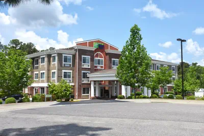 Photo 2 - Holiday Inn Express Hotel & Suites Southern Pines by IHG
