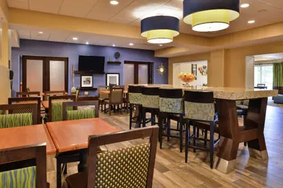 Photo 4 - Hampton Inn Harrisonburg - South