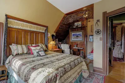 Photo 2 - Schuster Mansion Bed & Breakfast