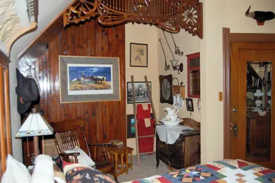 Photo 3 - Schuster Mansion Bed & Breakfast