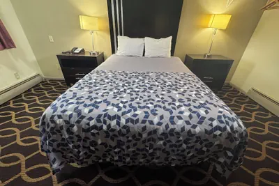 Photo 3 - Euclid Motel