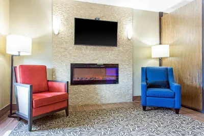 Photo 3 - Comfort Suites Clinton near Presbyterian College