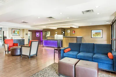 Photo 4 - Comfort Suites Clinton near Presbyterian College