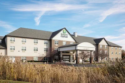 Photo 2 - Holiday Inn Express & Suites Green Bay East by IHG