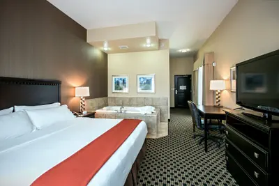 Photo 4 - Holiday Inn Express & Suites Green Bay East by IHG