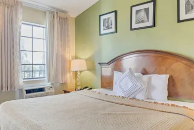 Photo 4 - Savannah Garden Hotel